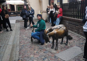 Uczniowie podczas wycieczki na Dolny Śląsk