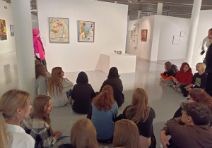 4. Uczniowie podczas oprowadzania w Muzeum MS1