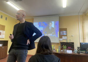 3. Wykład dr. Bartłomieja Cieśli z Instytutu Filologii Polskiej i Logopedii UŁ