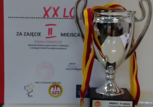 Dyplom i puchar za zajęcie II miejsca w Turnieju Gry w Kręgle dziewcząt