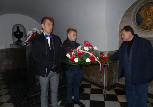 Uroczyste złożenie wieńców przy sarkofagu Juliusza Słowackiego
