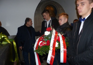 Uroczyste złożenie wieńców przy sarkofagu Juliusza Słowackiego