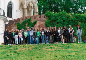 Uczniowie na wycieczce do Muzeum Romantyzmu w Opinogórze.