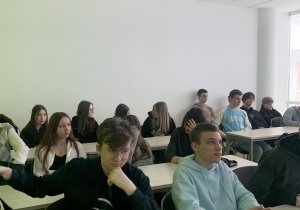Uczniowie podczas warsztatów zorganizowanych przez Wydział Filologiczny Uniwersytetu Łódzkiego