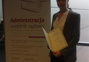 Katarzyna Łakomiak uczennica klasy III C otrzymała stypendium Prezesa Rady Ministrów za wybitne osiągnięcia edukacyjne