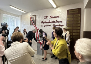 Odsłonięcie popiersia patrona szkoły - Juliusza Słowackiego