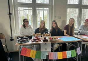 Uczniowie podczas obchodów Dnia Liczby Pi