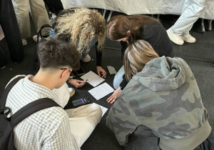 Uczniowie podczas obchodów Dnia Liczby Pi